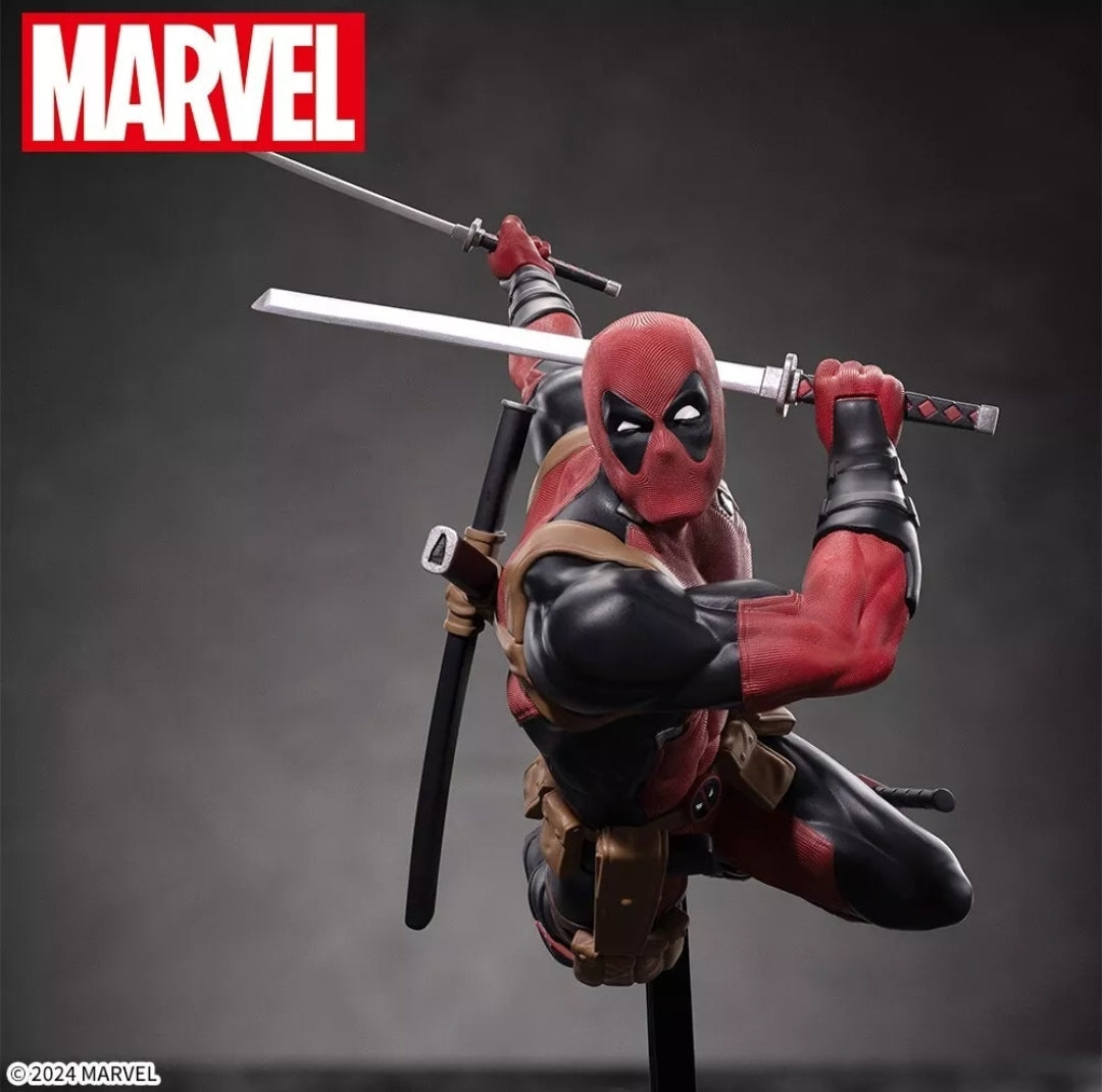 MARVEL COMICS Deadpool Figure Luminasta