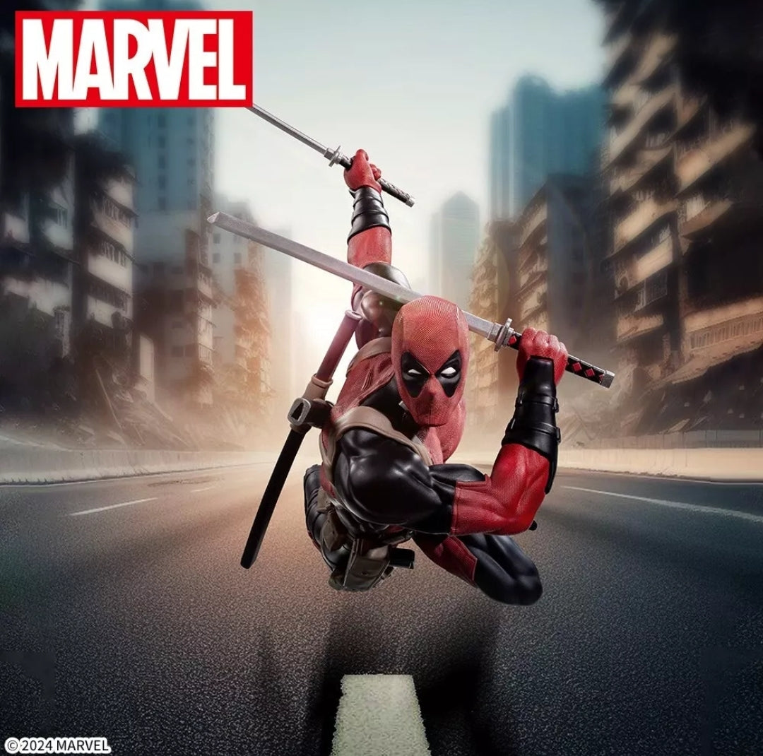 MARVEL COMICS Deadpool Figure Luminasta